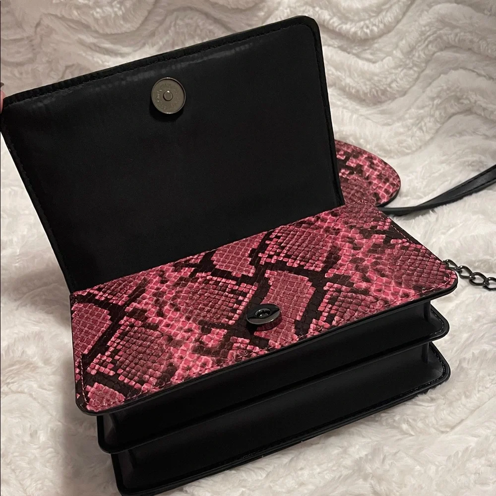 NWT Betsey Johnson Pink Snake Print Crossbody Bag - Picture 10 of 16